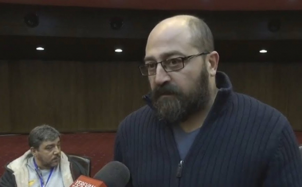 Հրապարակի բեմադրությունը անճաշակ, անորակ և խղճուկ տեսարան էր․ Դավիթ Սահակյանց (տեսանյութ)